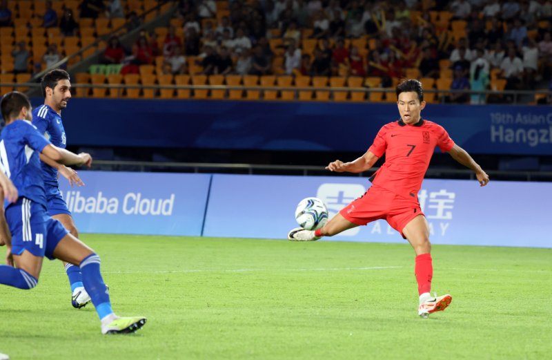 쿠웨이트 초전박살 … 정우영 멀티골, 조영욱‧백승호 연속골 전반 4-0 리드 [항저우AG]