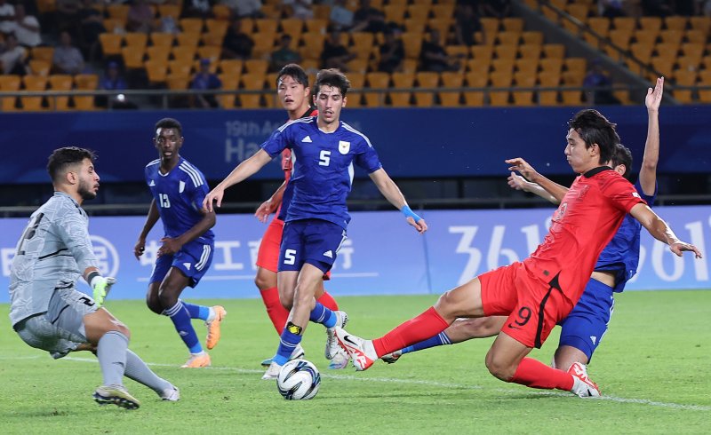 (진화[중국]=연합뉴스) 중국 저장성 진화시 진화스타디움에서 열린 항저우 아시안게임 남자축구 조별리그 1차전 한국과 쿠웨이트의 경기. 박재용이 팀 여덟번째 골을 넣고 있다. 2023.9.19