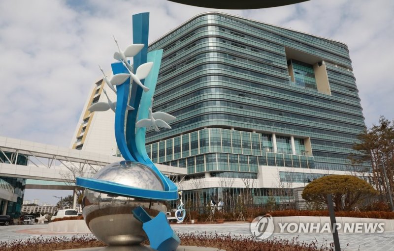 미성년자 대상 성범죄자, 20년간 공직 제한