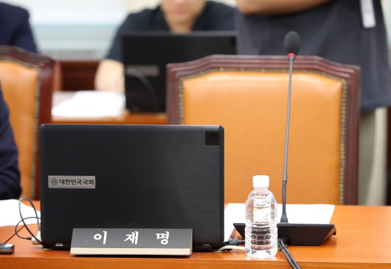 20일 오전 서울 여의도 국회에서 열린 국방위원회 전체회의에서 단식으로 입원중인 이재명 더불어민주당 대표의 자리가 비어 있다. 2023.9.20/뉴스1 ⓒ News1 임세영 기자