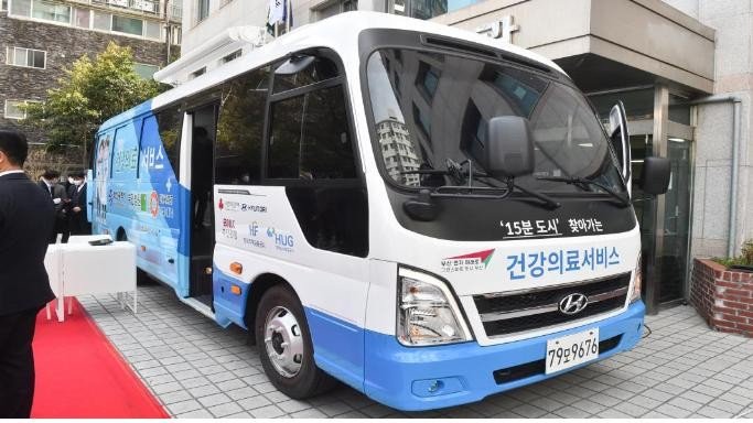 부산 의료버스. 부산시 제공