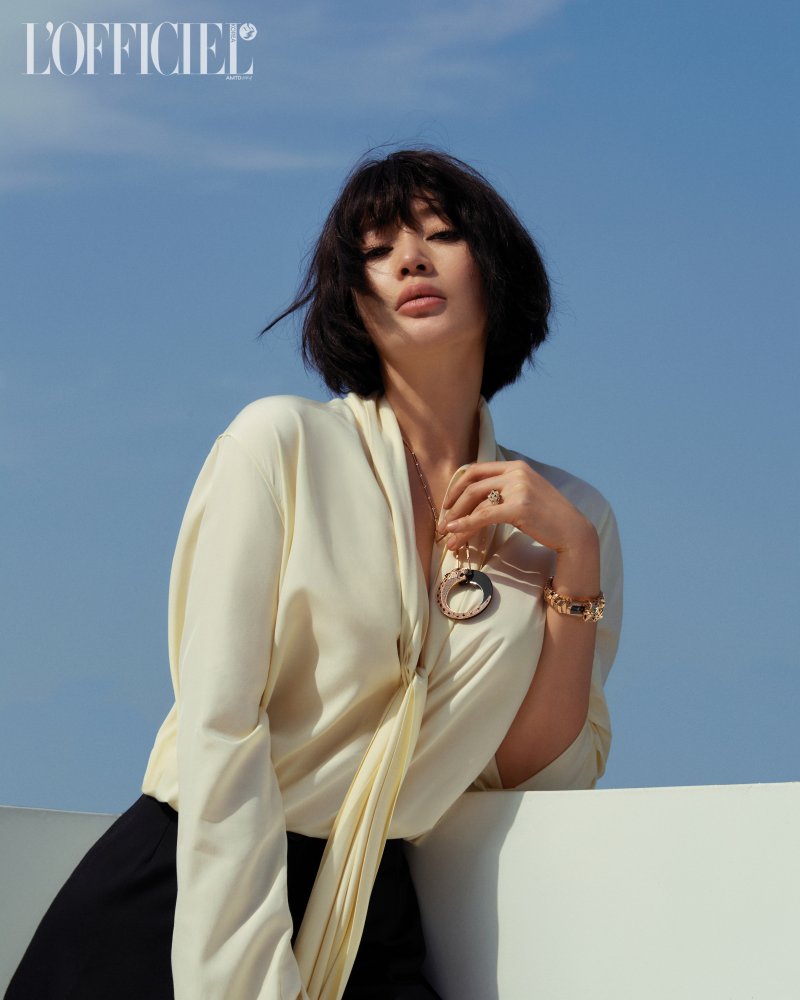 김혜수, 파격 의상으로 드러낸 볼륨감