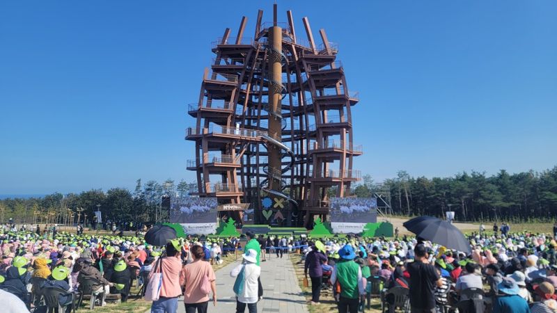 전 세계 산림인의 축제인 2023강원세계산림엑스포 개막식이 22일 오후 고성군 세계잼버리대회 주행사장인 솔방울전망대 무대에서 열렸다. 사진=김기섭 기자