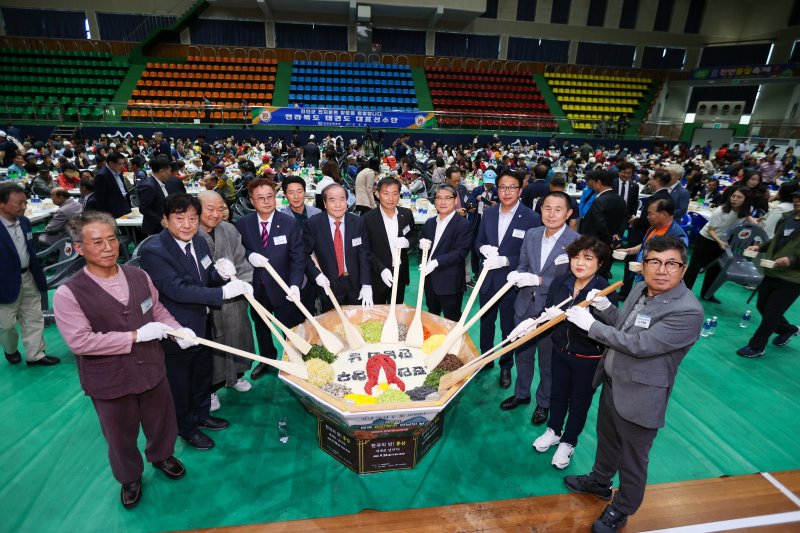 24일 전북 진안군 문예체육회관에서 재전진안군향우회가 주최한 전국 진안향우 만남의 날 행사가 열리고 있다.(진안군제공)2023.9.24/뉴스1