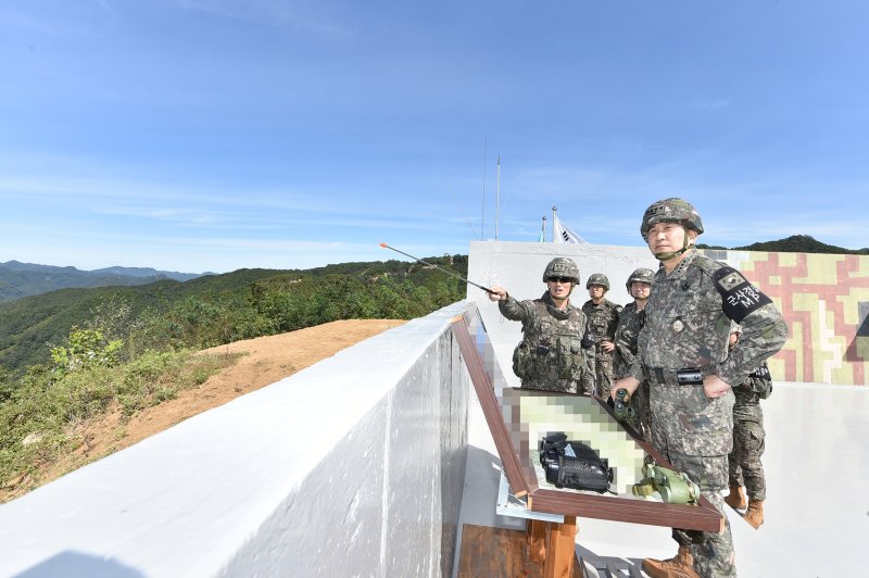 합참의장 "결전태세 점검" 추석 앞둔 GOP부대 현장지도