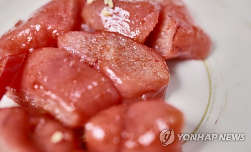 명란젓 강경젓갈정식 (논산=연합뉴스) 임귀주 기자 = 맛깔스럽게 곰삭은 명란젓. 명태 알을 소금에 절인 것인데 깨소금을 뿌려 참기름과 함께 밥을 버무려 먹으면 그 맛이 무척 좋다. 2018.3.9 (끝)