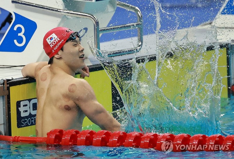 대회신기록 작성한 지유찬 (항저우=연합뉴스) 지유찬은 오늘 밤 9시 19분 자유형 50미터 금빛 역영을 펼치게 된다.