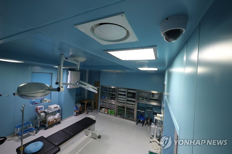 지난 25일 경기도 남양주시 평내동 국민병원에서 폐쇄회로(CC)TV가 수술실 천장에 설치되어 있다. 2023.9.25 /연합뉴스