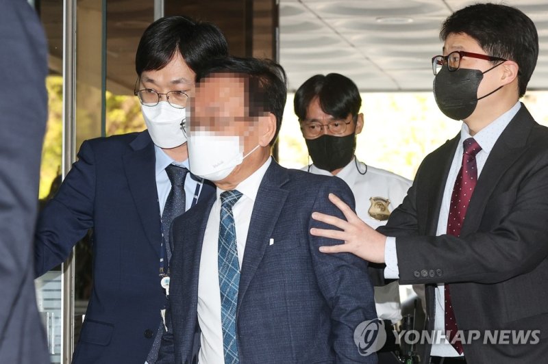 백현동 개발사업 관련 '대관 로비스트'로 지목된 김인섭 전 한국하우징기술 대표가 지난 4월 14일 오전 서울 서초구 서울중앙지방법원에서 열린 구속 전 피의자 심문(영장실질심사)에 출석하고 있다. /사진=연합뉴스