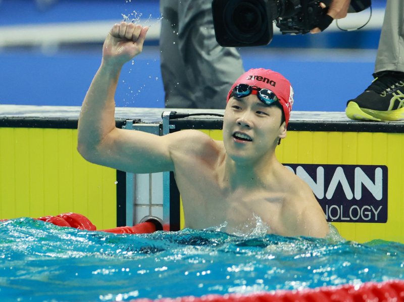 (항저우=연합뉴스) 지유찬의 금메달은 아시안게임에서는 21년만의 50m 금메달이다. 한국 수영에 새로운 스타가 탄생했다.