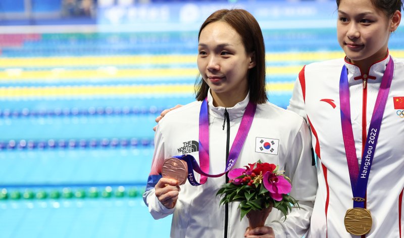 “와! 이렇게 강했어?” 中 독주 막은 한국 男 수영 … 진짜 ‘황금세대’ 떴다 [항저우AG]