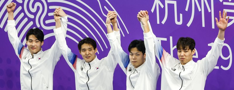 [항저우=뉴시스] 한국 남자 자유형 선수들은 세계 무대에서 충분히 메달을 획득할 수 있는 자질이 있다고 평가받는다. 파리 올림픽을 기대해볼만 하다.<div id='ad_body2' class='ad_center'></div>