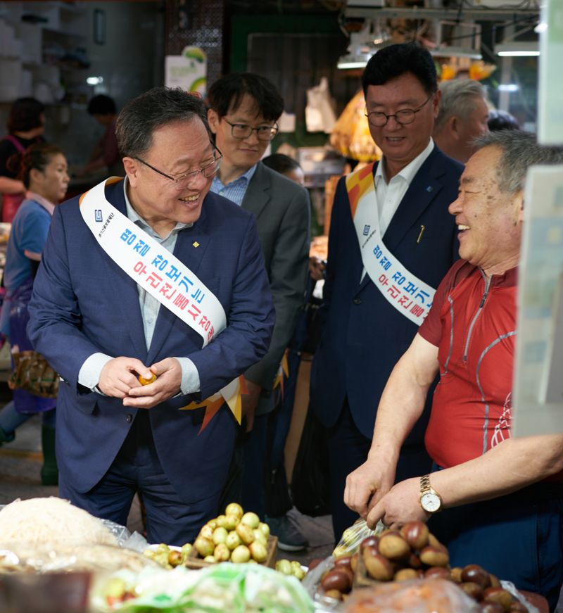 경기신보, 평택 통복시장 장보며 5000억 '기회UP 특례보증' 홍보