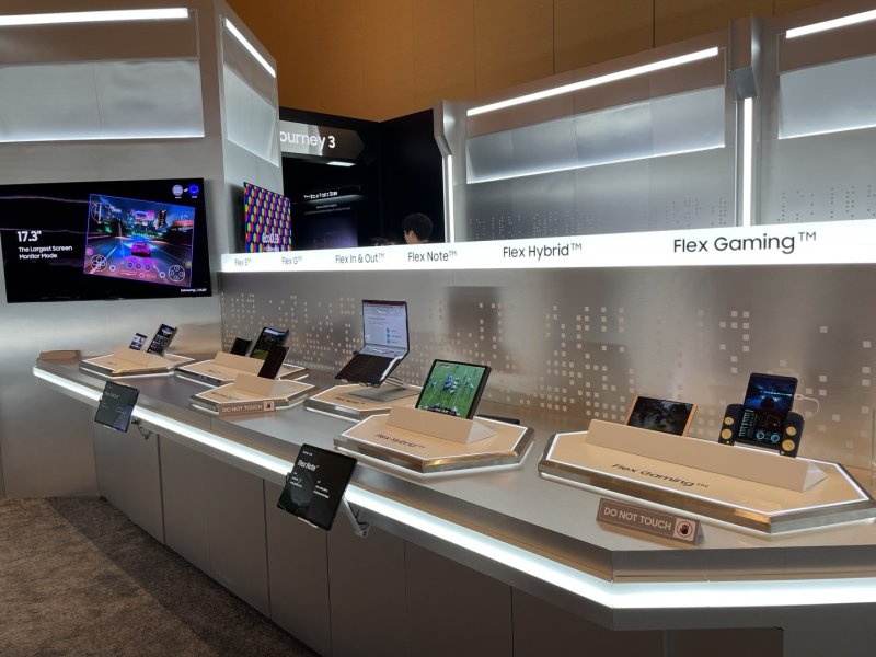 삼성디스플레이 CES 2023 부스에 중소형 OLED 신제품들이 대거 전시돼 있다. 2023.1.5/뉴스1 ⓒ News1 강태우 기자