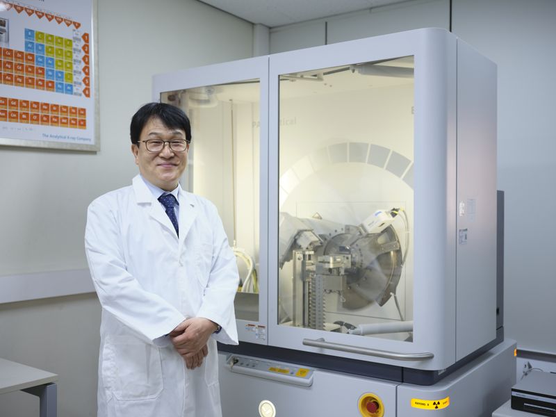한국기초과학지원연구원(KBSI) 전주센터 김양수 박사가 개발한 리튬 이차전지용 음극재 제조기술이 민간기업에 이전돼 상용화 작업에 들어간다. KBSI 제공