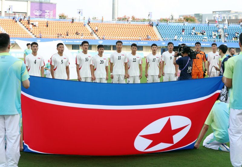 북한 축구, 예상보다 강하네 … 전승으로 8강행, 日과 격돌 가능성 커 [항저우AG]