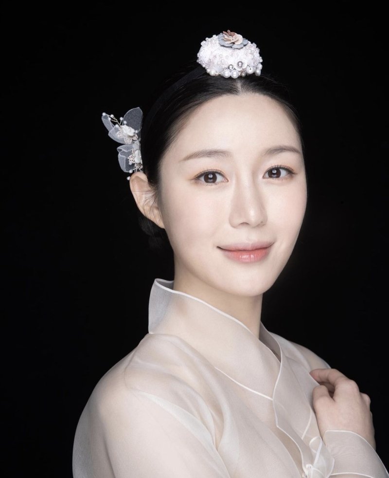 '이승기♥' 이다인, 결혼 후 첫 명절 인사…단아한 한복 자태