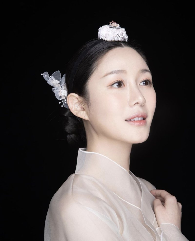 '이승기♥' 이다인, 결혼 후 첫 명절 인사…단아한 한복 자태