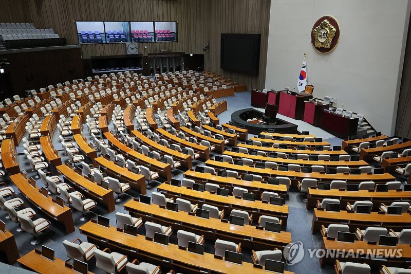 텅 빈 본회의장 (서울=연합뉴스) 이정훈 기자 = 25일 국회 본회의장 모습. 이날 예정됐던 이균용 대법원장 후보자 임명동의 표결을 위한 본회의는 더불어민주당 내홍으로 무산됐다. 2023.9.25 uwg806@yna.co.kr (끝)