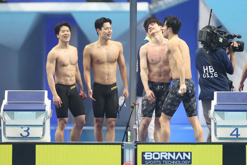 (항저우=연합뉴스) 과거에는 박태환 한 명에게만 집중되었다. 하지만 지금은 다르다. 경쟁력이 있는 많은 선수들이 등장했다. 바야흐로 한국 남자수영의 르네상스가 도래했다는 것이 외신의 평가다.