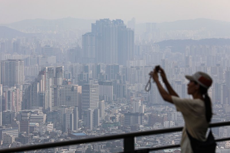 서울 남산에서 바라본 아파트 단지 모습. /사진=뉴시스