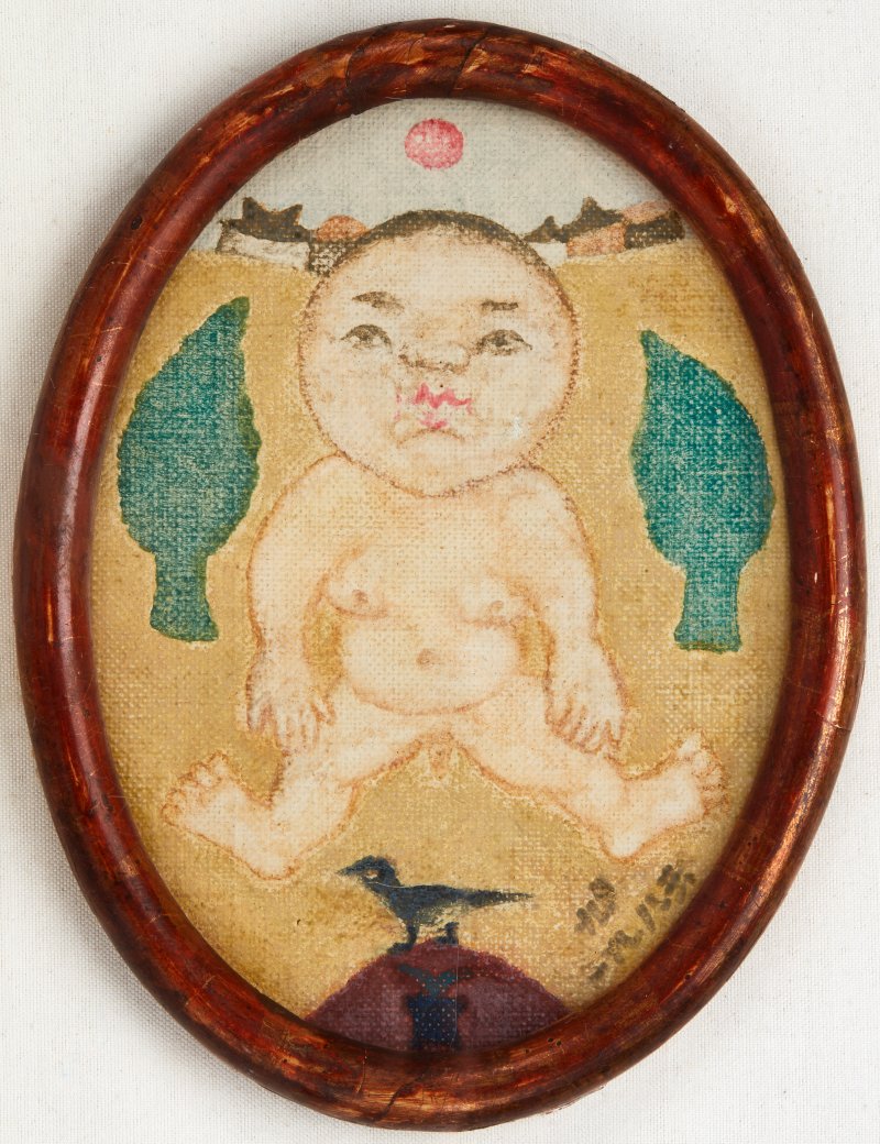 [서울=뉴시스] 박진희 기자 = '아기'(1983) 작품은 화면 가득 둥근 얼굴의 건강한 사내아이가 화면의 중앙에 자리잡고 있으며, 양 옆으로 두 나무와 뒤쪽에 그려진 마을이 정확한 대칭 구도로 그려졌다. 이 그림은 절대적인 생명력과 건강한 아이의 장래를 염원하는 기복적 성격이 담긴 작품이다. (사진=국립현대미술관 제공) 2023.09.29. photo@newsis.com *재판매 및 DB 금지