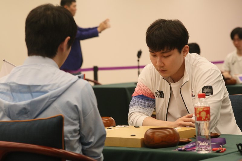 [서울=뉴시스] 2022 아시안게임 바둑 남자단체전 예선에 출전한 박정환 9단. (사진= 일본기원 제공) 2023.09.30. photo@newsis.com *재판매 및 DB 금지