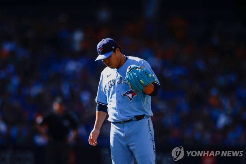 2005년 동산고 재학 시절 첫 번째 토미 존 수술, 2015년 왼쪽 어깨 관절와순 봉합 수술, 2016년 왼쪽 팔꿈치 괴사 조직 제거술을 받았던 류현진은 4번째 수술대에 올랐다. 말 그대로 당장 은퇴한다고 해도 이상할 것이 없었던 엄청난 모험수였다. (사진 = 연합뉴스)