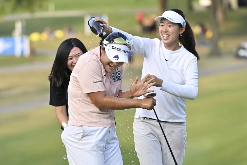 "신인왕 확정샷" 유해란, 드디어 미국 무대 첫승…아칸소 챔피언십 제패 쾌거