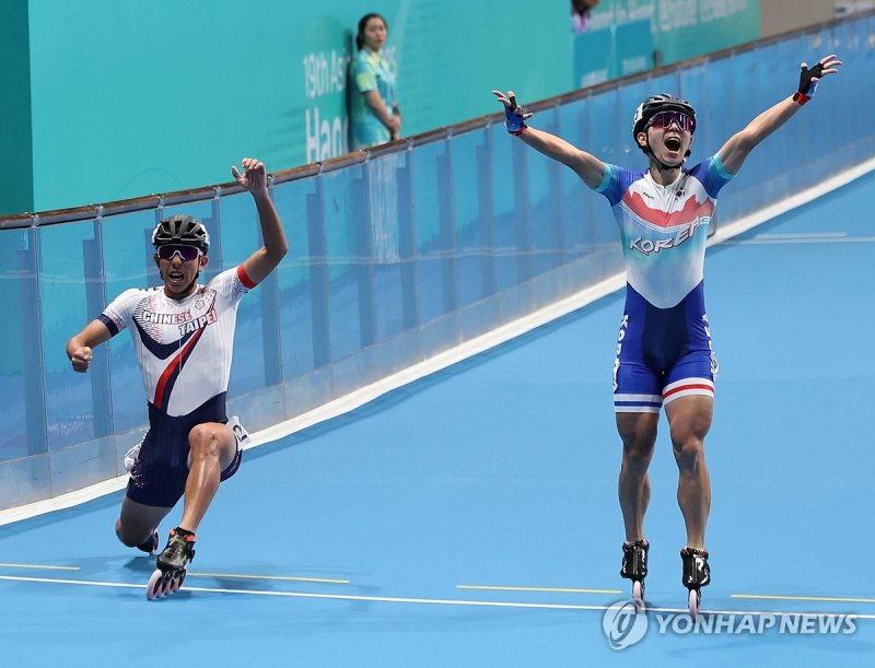 이런 황당한 일이.... 한국 롤러 3000m 계주, 우승 세레머니 하다가 역전패 망연자실 [항저우AG]