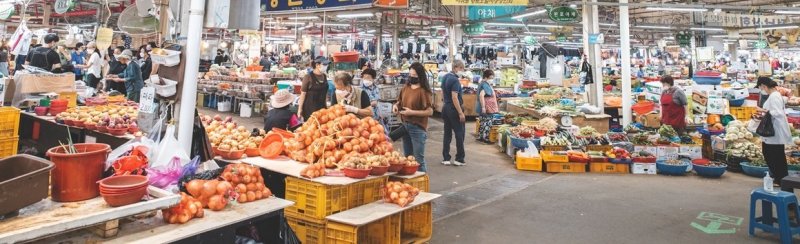 서귀포향토오일시장 내부.(제주관광공사 제공)/뉴스1