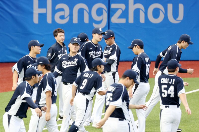 항저우 아시안게임에 출전한 대한민국 야구 대표팀 선수들이 30일 오후 중국 사오싱 야구장 보조구장에서 훈련을 하고 있다. 야구 대표팀은 오는 10월 1일 홍콩과의 경기를 시작으로 아시안게임 4연패에 도전한다. 2023.9.30/뉴스1 ⓒ News1 민경석 기자