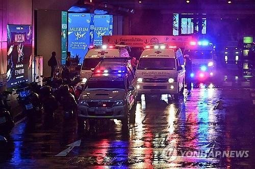 지난해 10월3일(현지시간) 총격사고가 발생한 태국 방콕 시암 파라곤 쇼핑몰. /AFP 연합뉴스