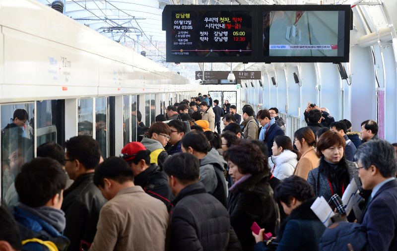 '전동차 객실 광고' 4년간 소송전 …대법 "교통공사가 배상해야"[서초카페]