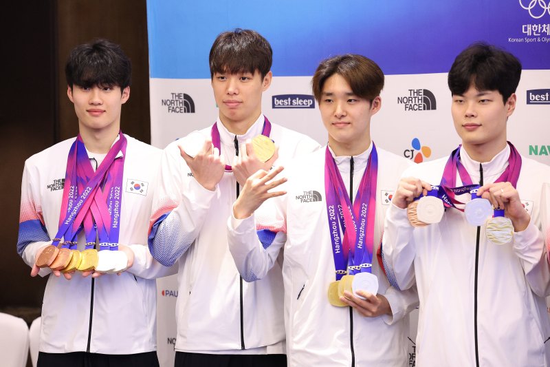 대한민국 수영 대표팀 황선우(왼쪽부터), 양재훈, 김우민, 이호준 ⓒ News1 신웅수 기자