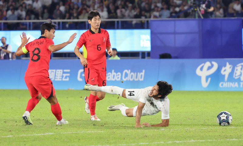 3경기 연속 실수는 실수가 아니다 … 또 실점 빌미, 캡틴 백승호가 흔들린다 [항저우AG]