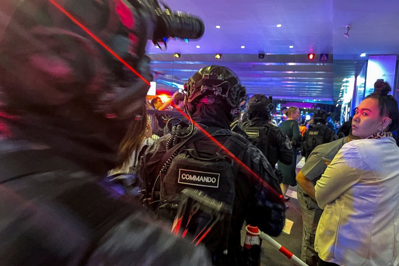 3일(현지시간) 태국 방콕 시암 파라곤 쇼핑몰 총격 현장에 태국 경찰 특공대가 도착했다. 2023.10.03/ ⓒ 로이터=뉴스1 ⓒ News1 문혜원 기자