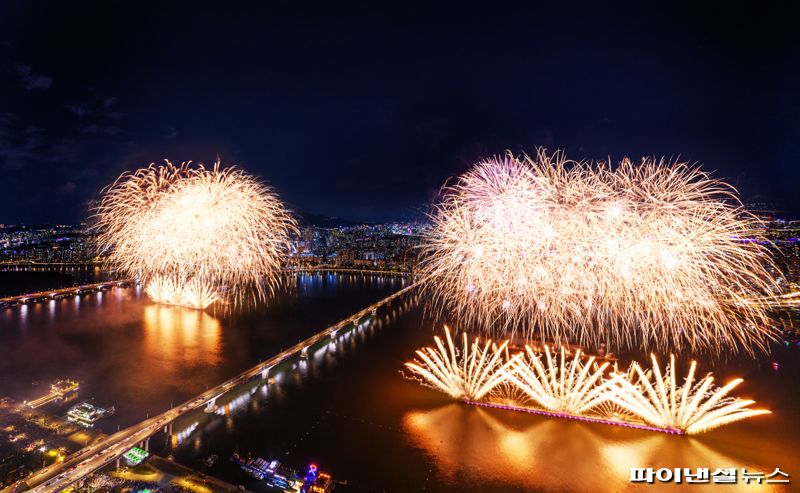 2022년 서울세계불꽃축제에서 선보인 한화의 불꽃. 한화 제공