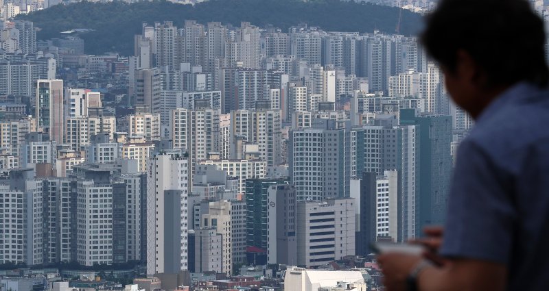 서울 남산에서 내려다 본 시내 아파트의 모습. 사진=뉴스1