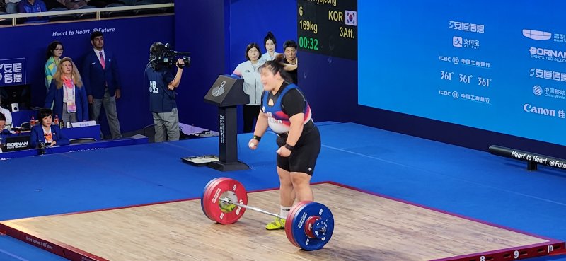 韓 여자 역도 사상 첫 금‧은 쾌거 … ‘장미란 후계자’ 박혜정, 최중량급서 완벽 金 [항저우 AG]