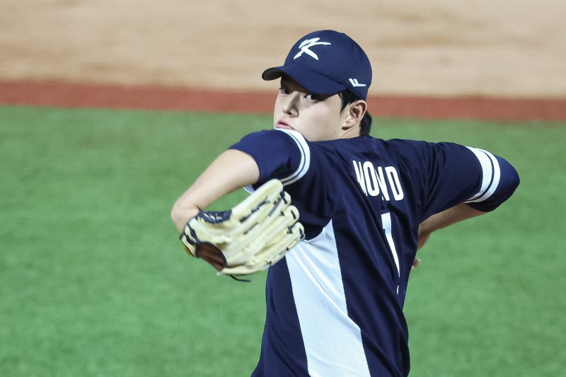 한국 선발 문동주가 7일 중국 사오싱 야구·소프트볼 스포츠센터 1구장에서 열린 2022 항저우 아시안게임 야구 결승 대한민국과 대만의 경기에서 역투하고 있다. 2023.10.7/뉴스1 ⓒ News1 유승관 기자