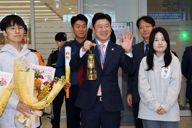 "뭉초와 올림픽 함께해요" 강원동계청소년올림픽 성화 도착[fn영상]