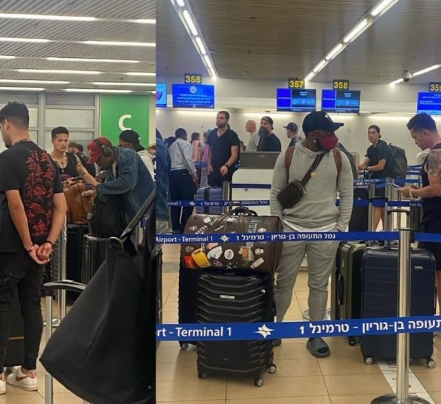 브루노 마스가 콘서트 스탭과 함께 이스라엘 텔아비브 공항에서 수속을 하고 있는 모습. X(옛 트위터)