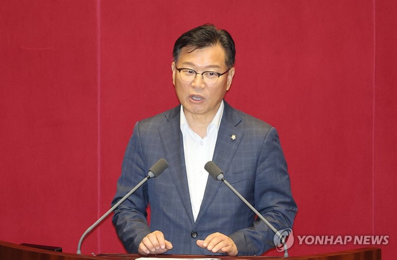 의사진행발언하는 이양수 원내수석부대표 의사진행발언하는 이양수 원내수석부대표 (서울=연합뉴스) 임화영 기자 = 국민의힘 이양수 원내수석부대표가 24일 오후 국회에서 열린 본회의에서 의사진행발언을 하고 있다. 2023.8.24 hwayoung7@yna.co.kr (끝)