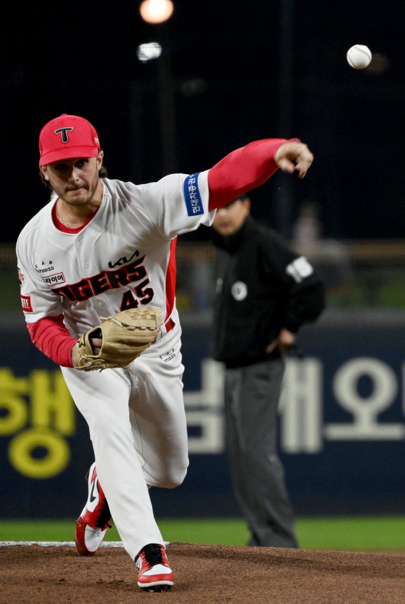 타오르는 FA 시장에도 KIA는 정중동 … '김선빈, 파노니' 선택의 시간이 다가온다