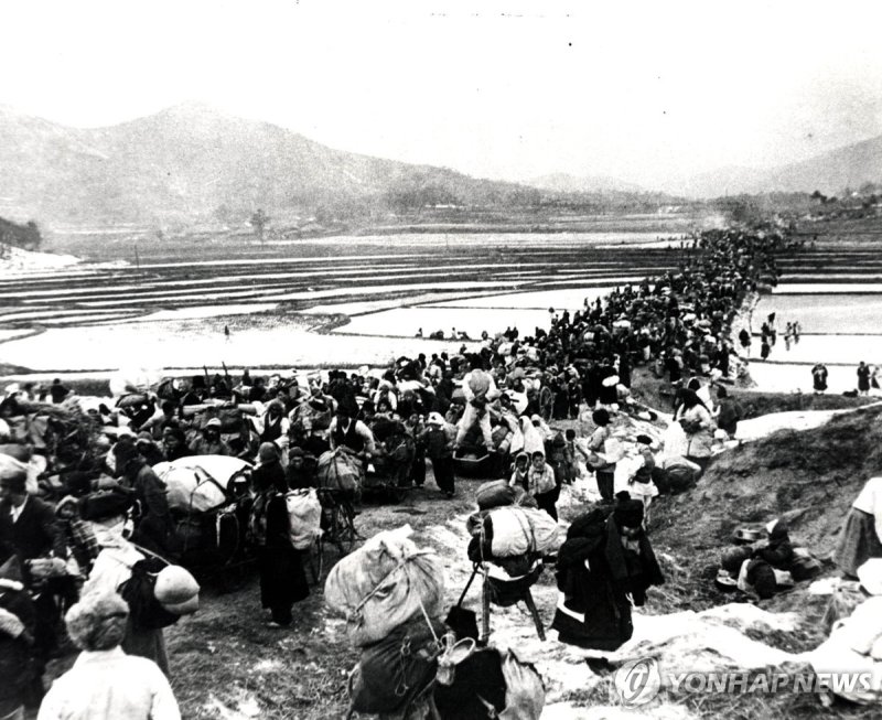 6.25 전쟁 중 피난 가는 사람들 (출처=연합뉴스)