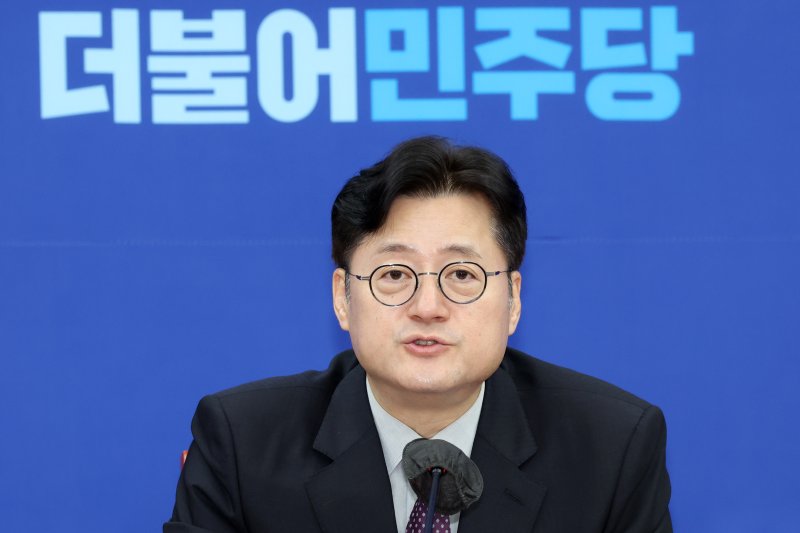 (서울=뉴스1) 황기선 기자 = 홍익표 더불어민주당 원내대표가 12일 오전 서울 여의도 국회에서 열린 국정감사 대책회의에서 모두발언을 하고 있다. 2023.10.12/뉴스1 /사진=뉴스1화상