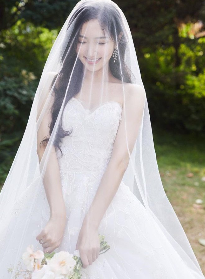에이핑크 출신 홍유경, 14일 결혼 발표…정은지도 축하