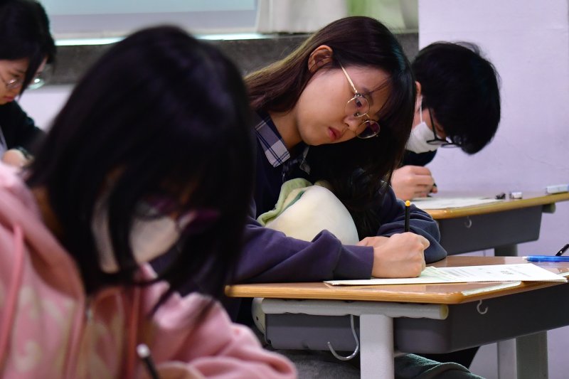 "10월 학력평가, '킬러문항' 배제에도 수학 변별력 확보"