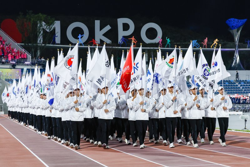 ‘제104회 전국체전’ 개막···尹대통령 부부, 개회식 참석